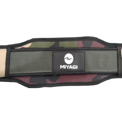 Cinturón camuflado con hebilla sencilla